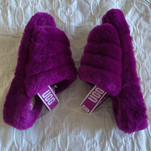UGG Slippers - Picture 4 of 4